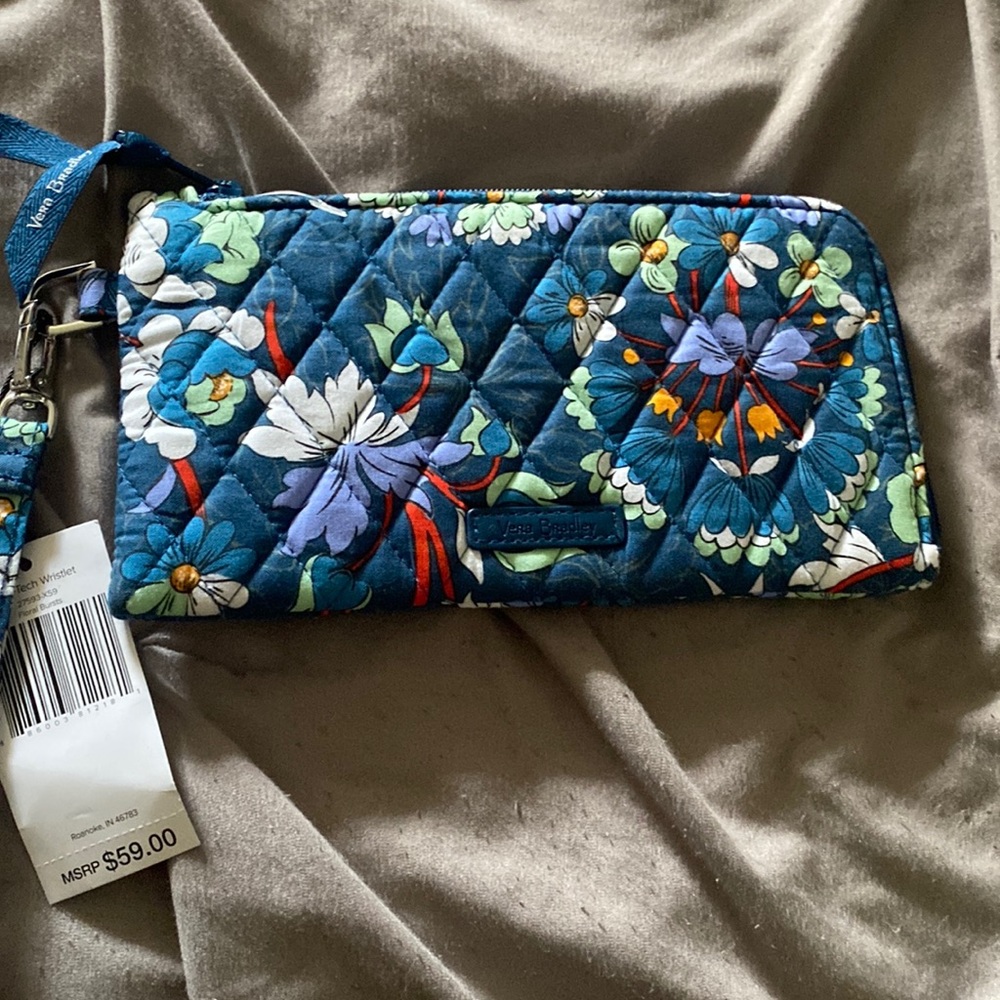 NWT Vera Bradley RFID wristlet.